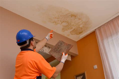 leaking pipes in ceiling|5 Causes of Water Stains on Ceilings and How to Fix。